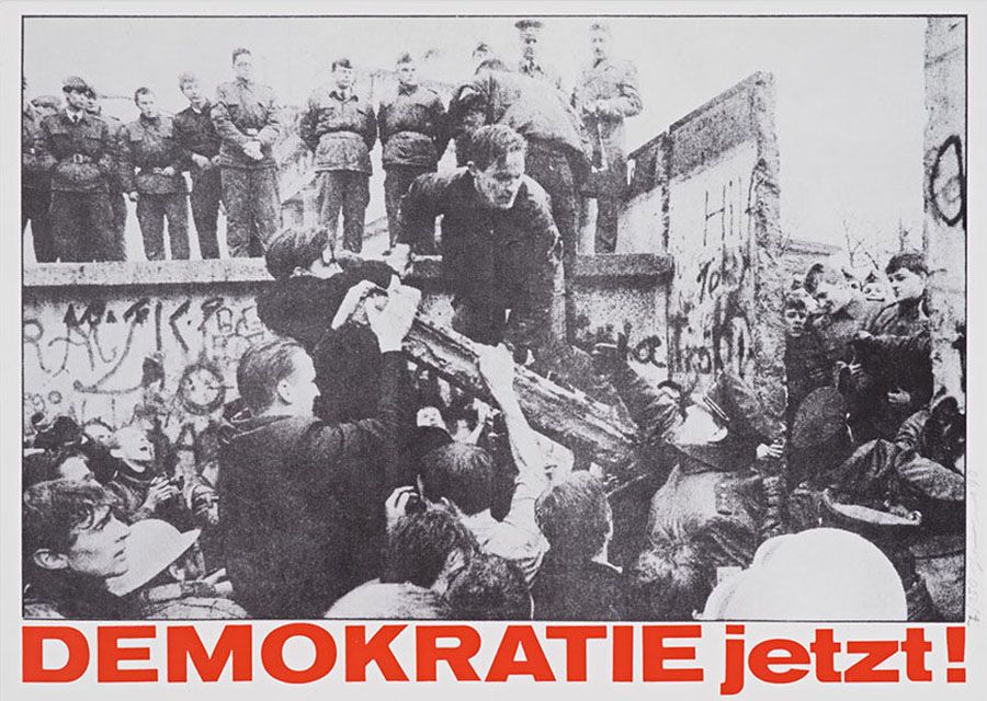 Demokratie Jetzt! poster (Translation: Democracy Now!) by Wolfgang Janisch from 1990. From the Wolfgang Janisch Papers, Hoover Institution Archives.